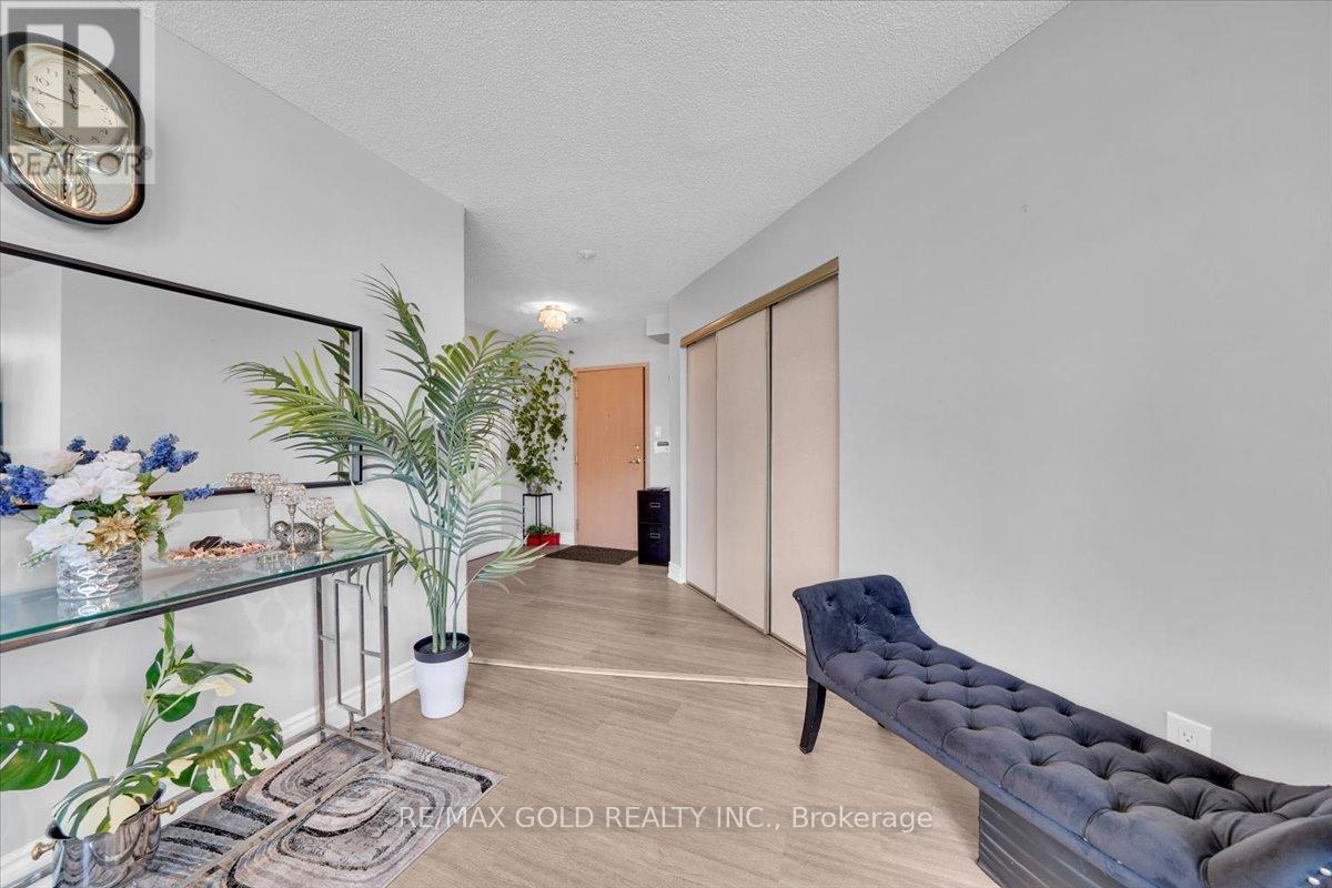 #805 55 ELM DRIVE W - 13