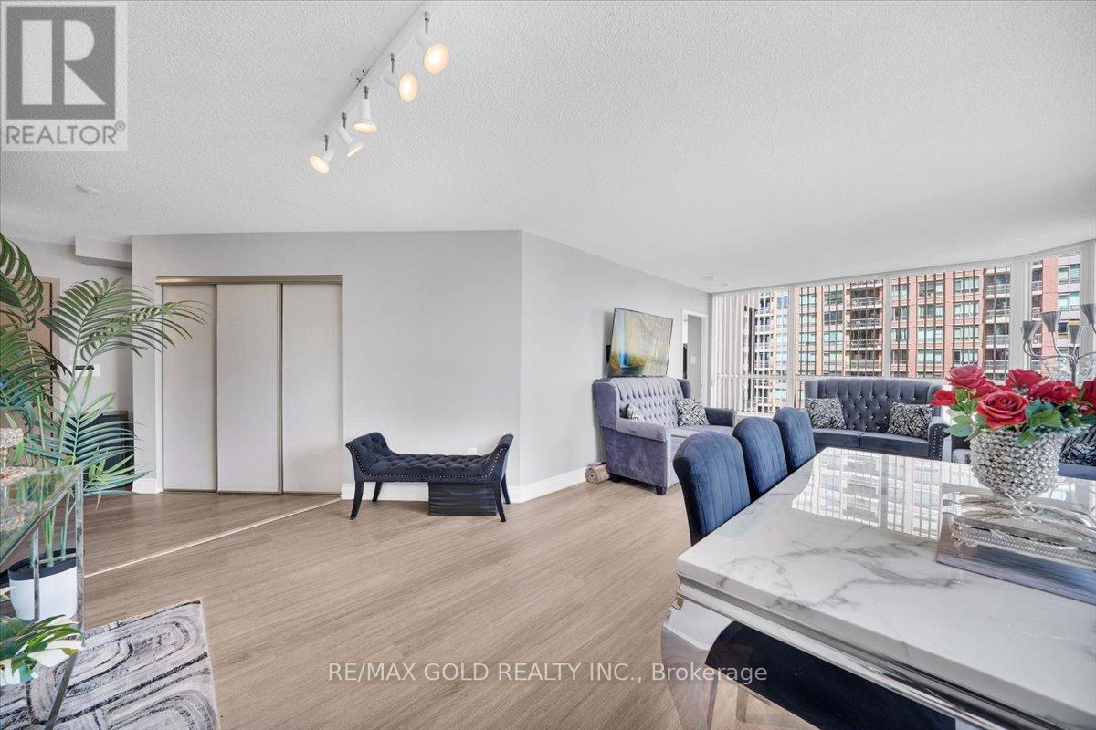 #805 55 ELM DRIVE W - 15