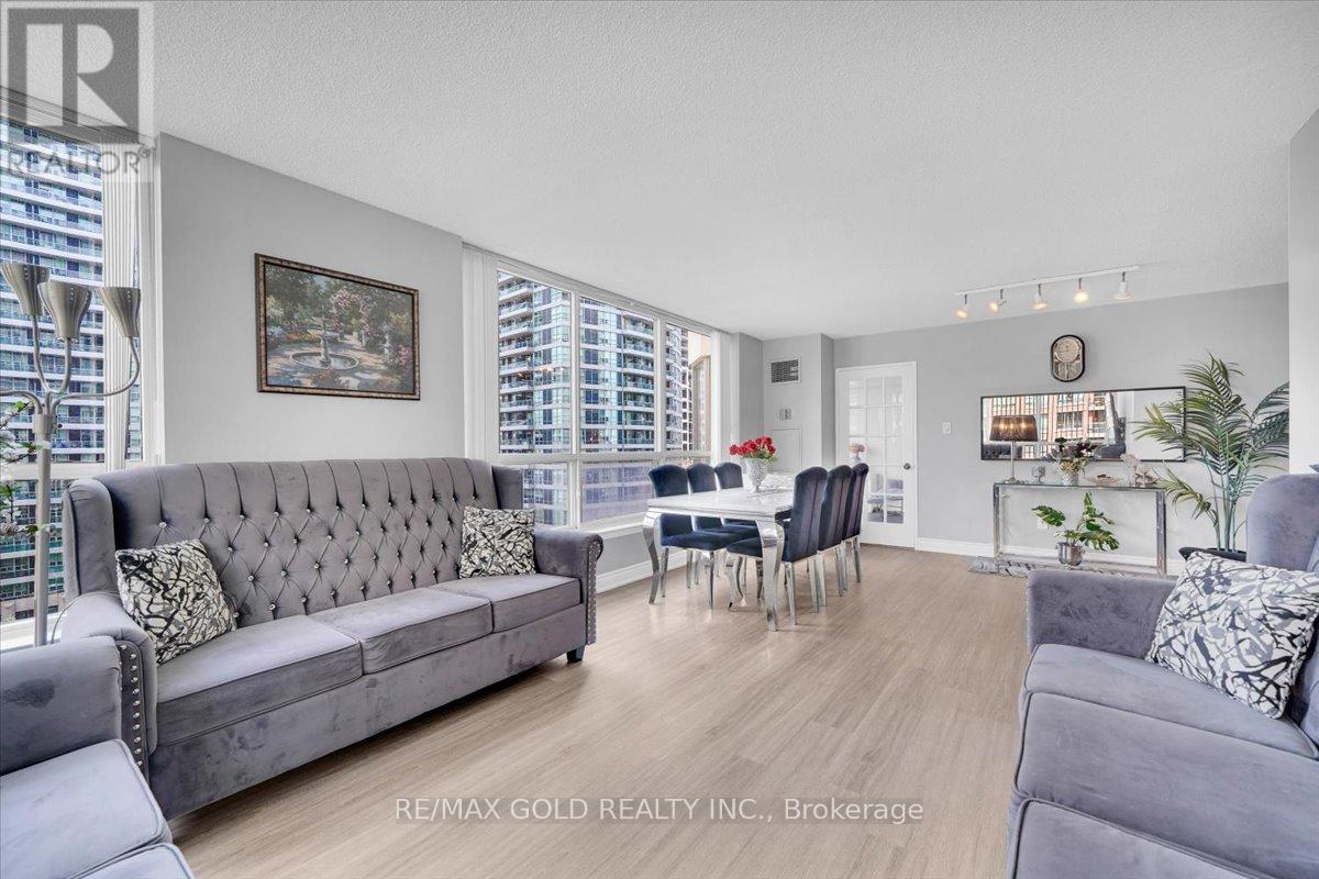 #805 55 ELM DRIVE W - 18