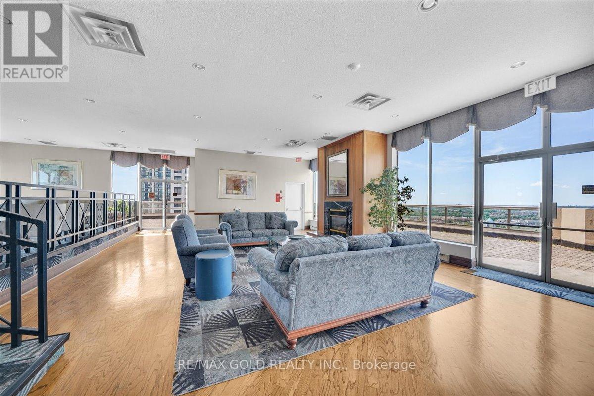 #805 55 ELM DRIVE W - 25