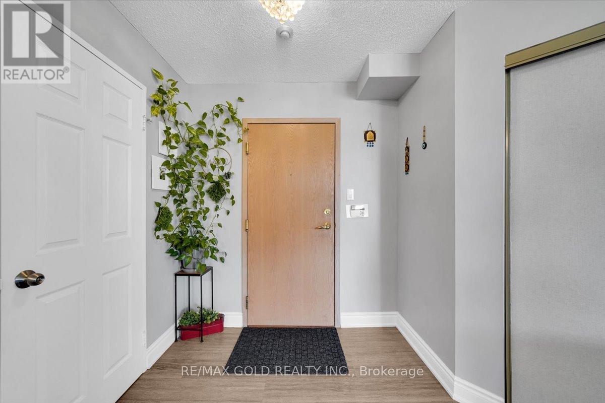 #805 55 ELM DRIVE W - 3