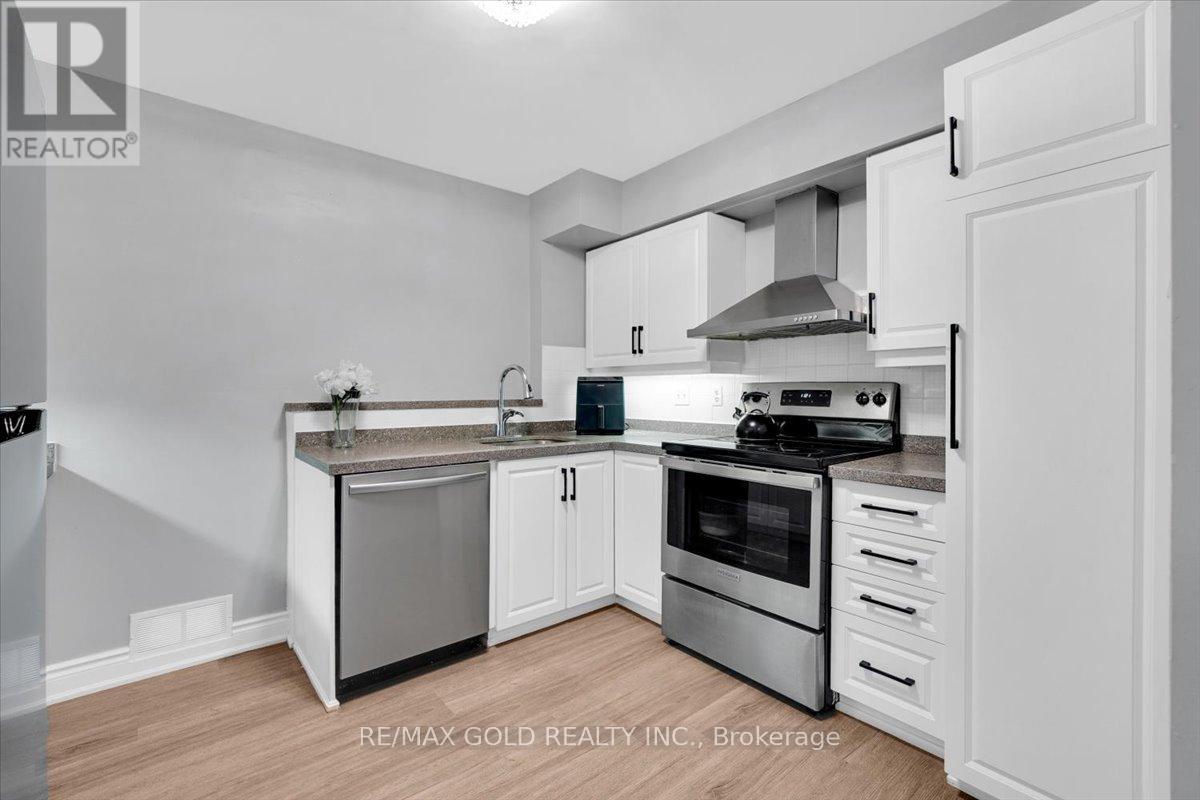 #805 55 ELM DRIVE W - 4