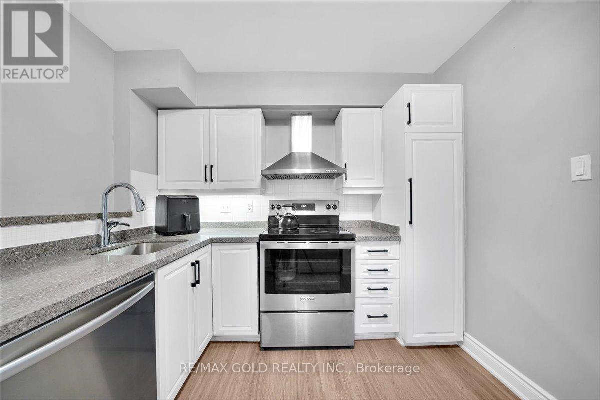#805 55 ELM DRIVE W - 6