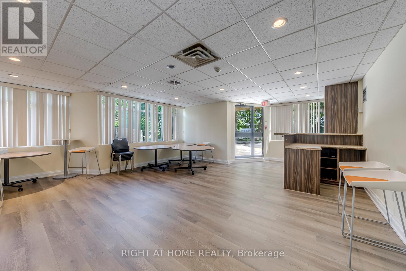 #607 50 ELM DRIVE E - 40