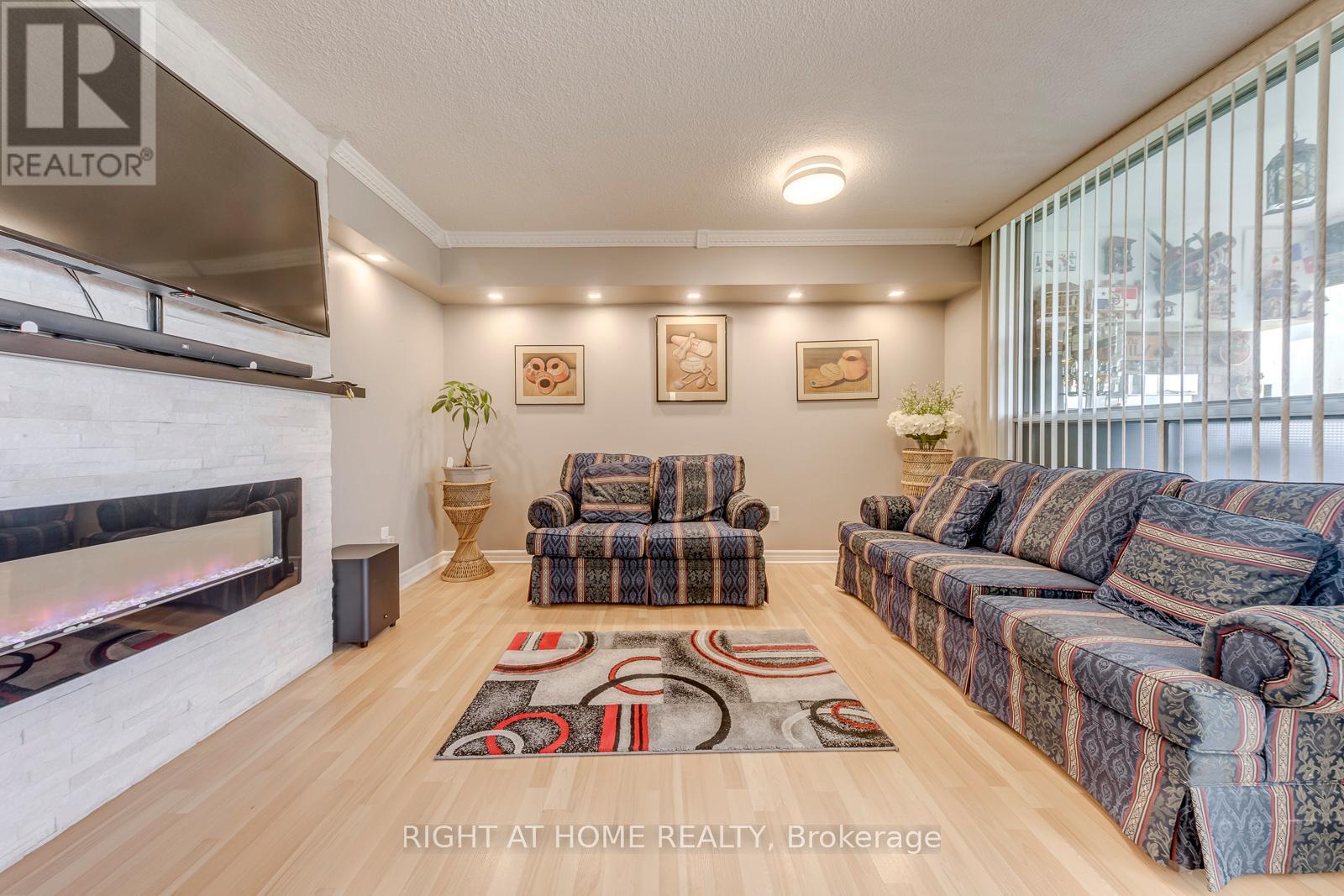 #607 50 ELM DRIVE E - 9