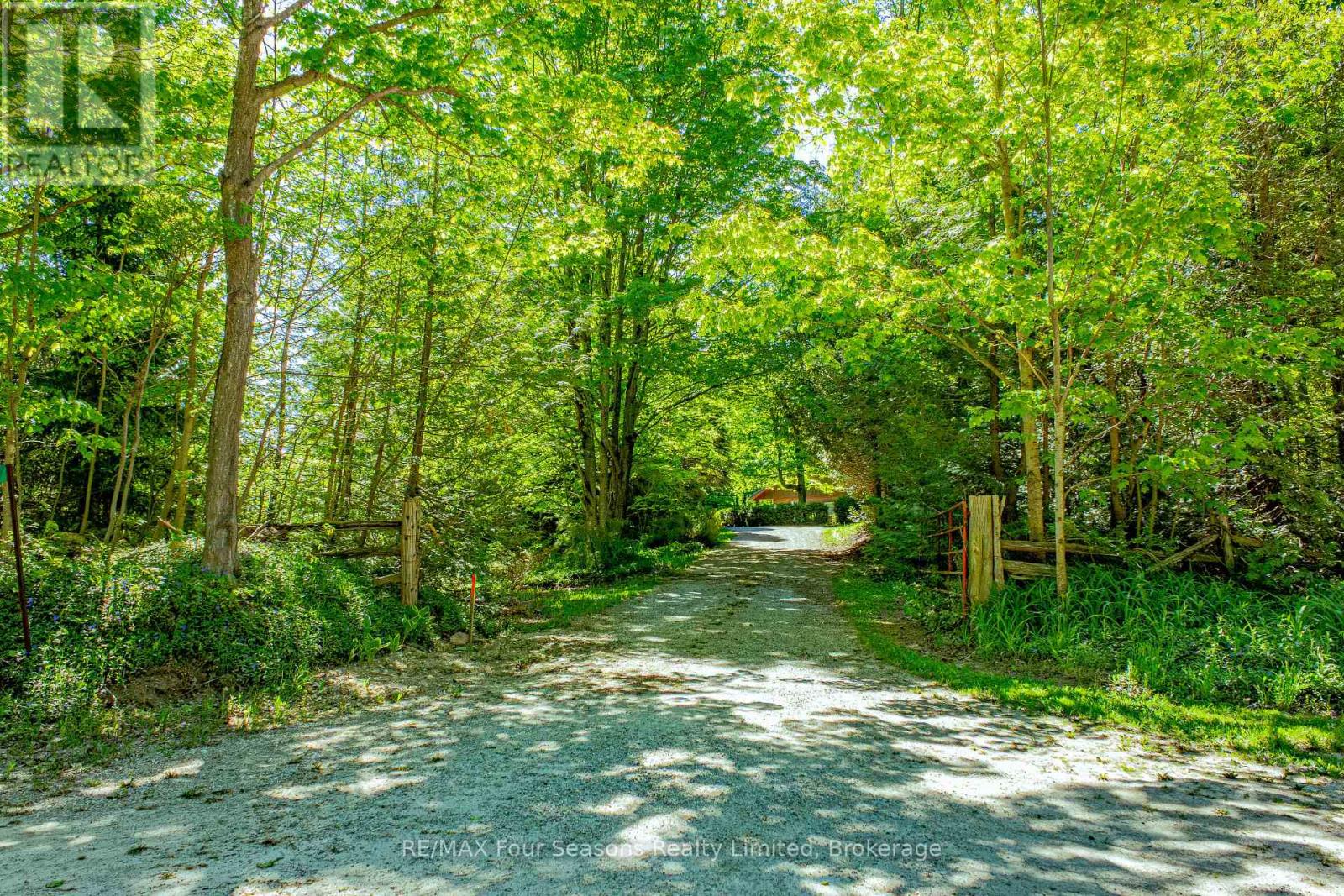 600072 50 SIDE ROAD S - 22