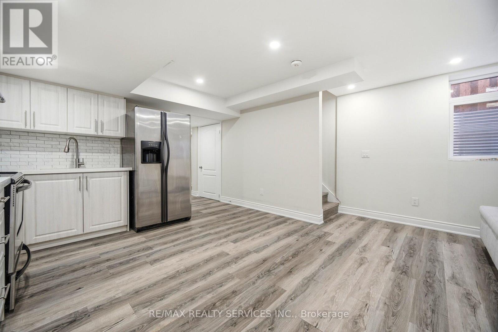 10 DEEPCORAL COURT - 35