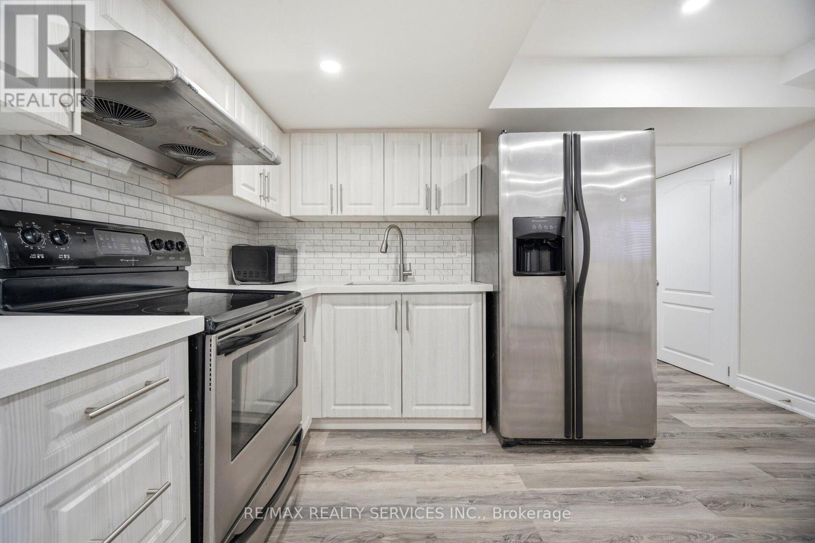 10 DEEPCORAL COURT - 33