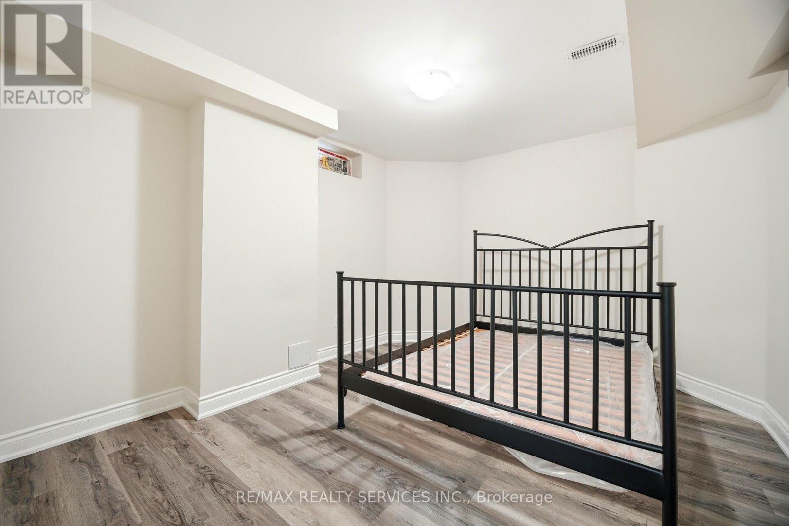 10 DEEPCORAL COURT - 36