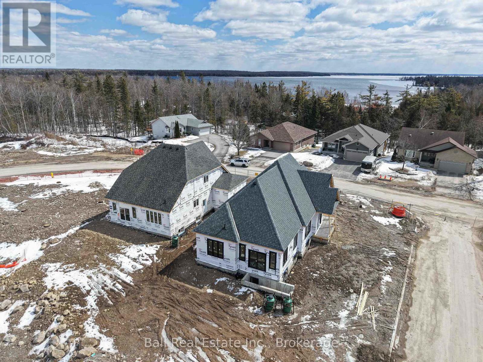 43 HEMLOCK CRESCENT - 13