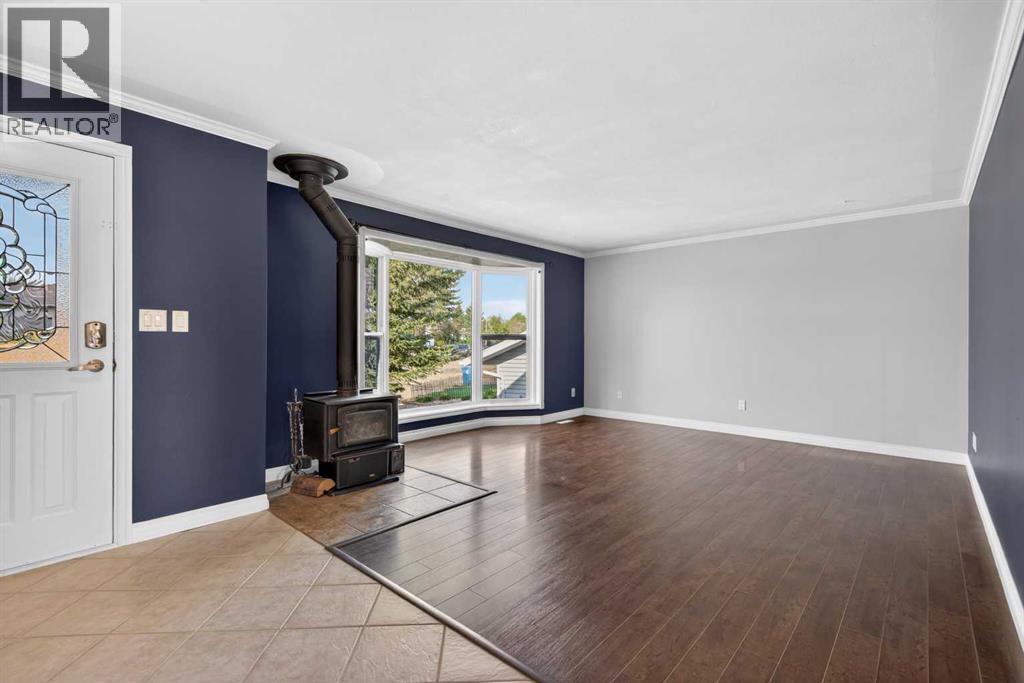 225 9 Street SE — photo 12