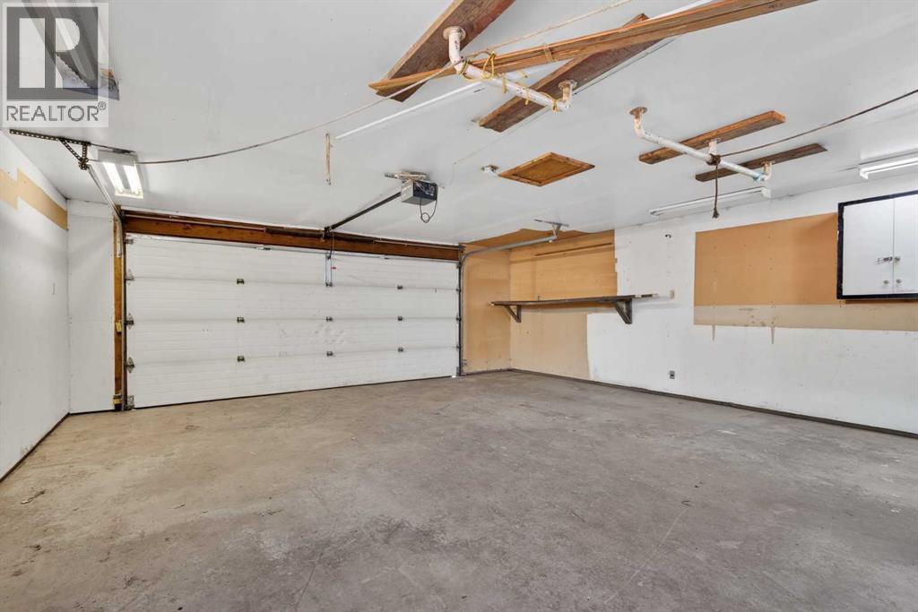 225 9 Street SE — photo 40