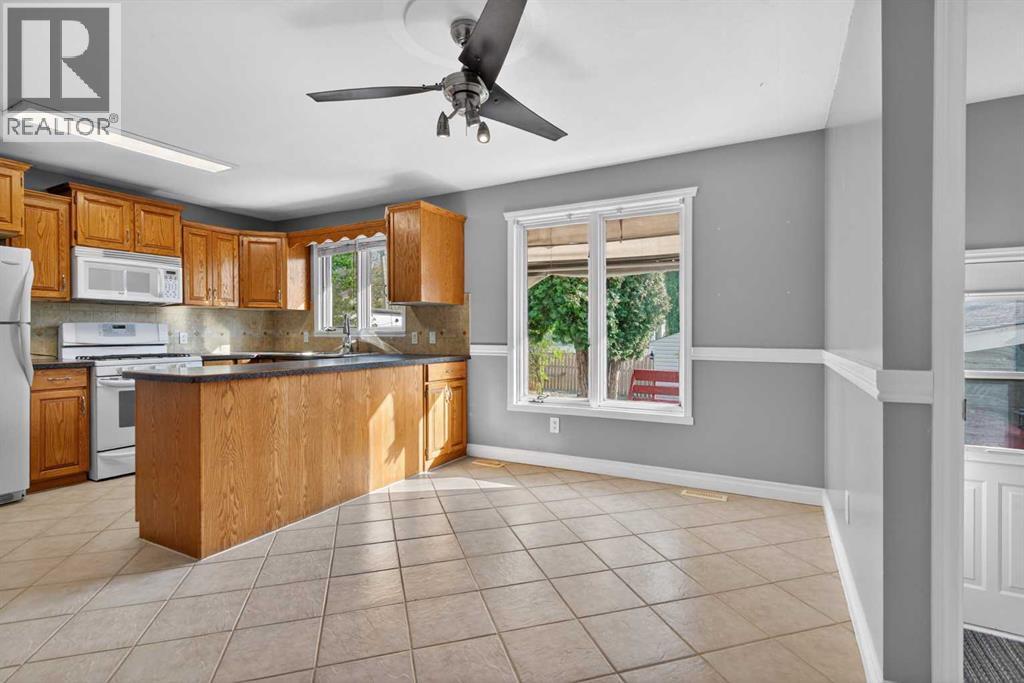 225 9 Street SE — photo 14