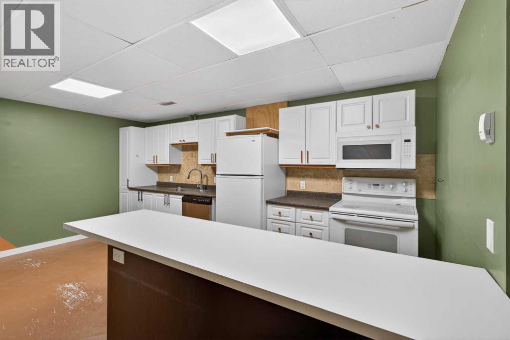 225 9 Street SE — photo 32