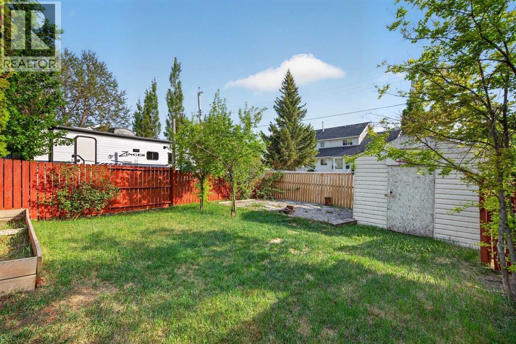 225 9 Street SE — photo 9