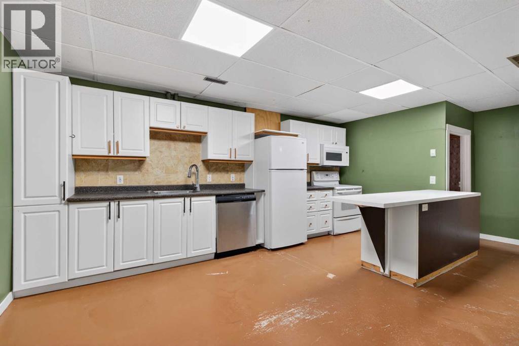 225 9 Street SE — photo 31