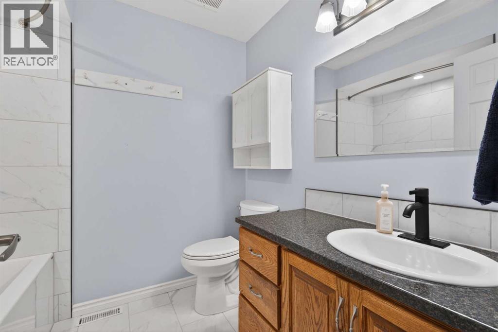 225 9 Street SE — photo 19