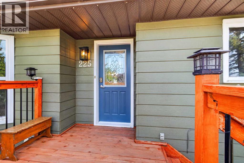 225 9 Street SE - photo 4