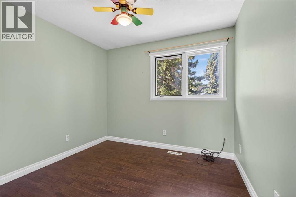 225 9 Street SE — photo 23