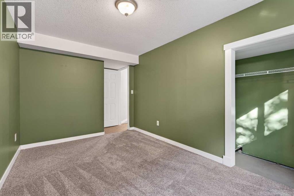 225 9 Street SE — photo 36