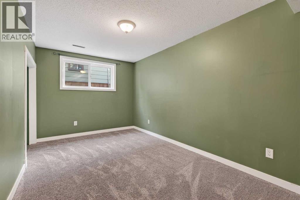 225 9 Street SE — photo 35