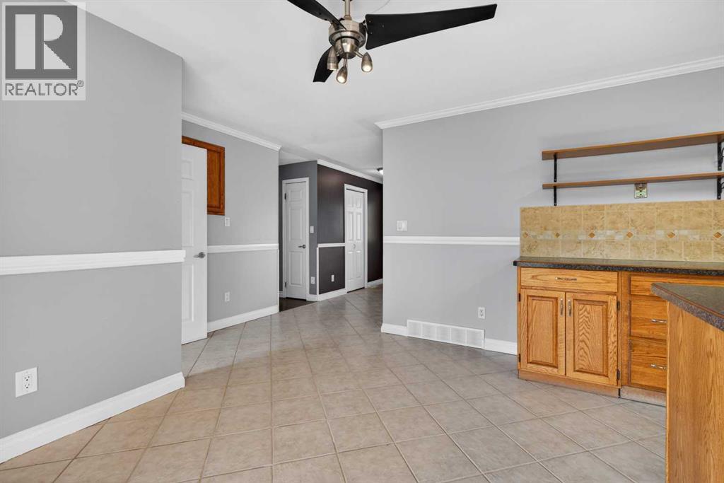 225 9 Street SE — photo 18