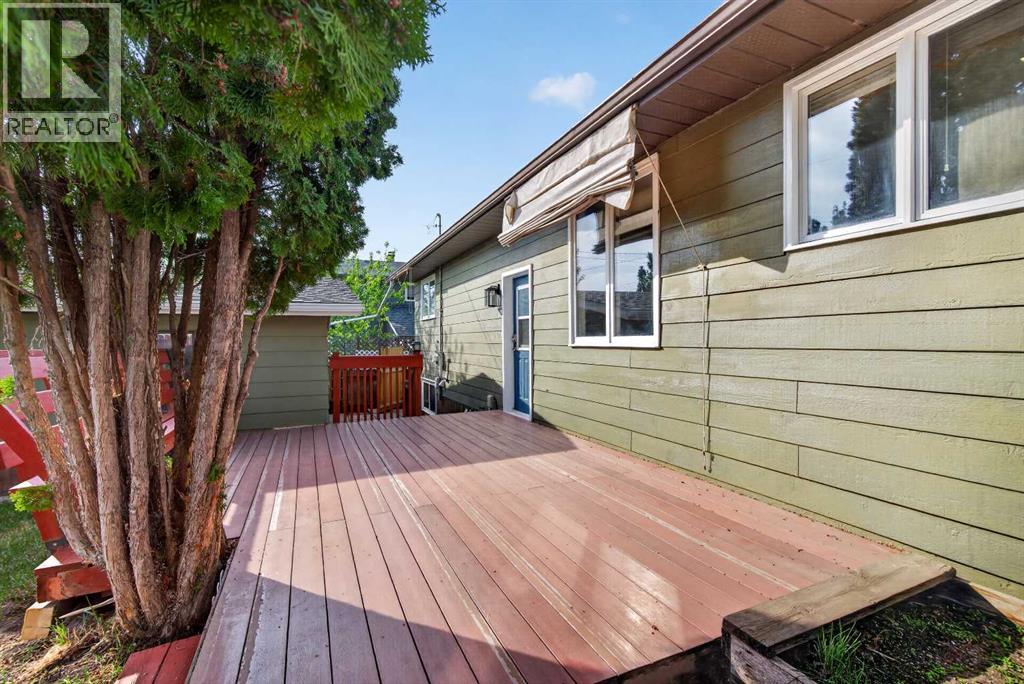 225 9 Street SE — photo 7