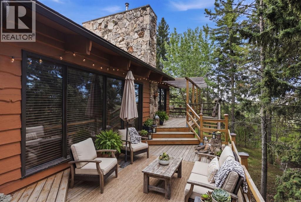 Virtually staged main floor deck