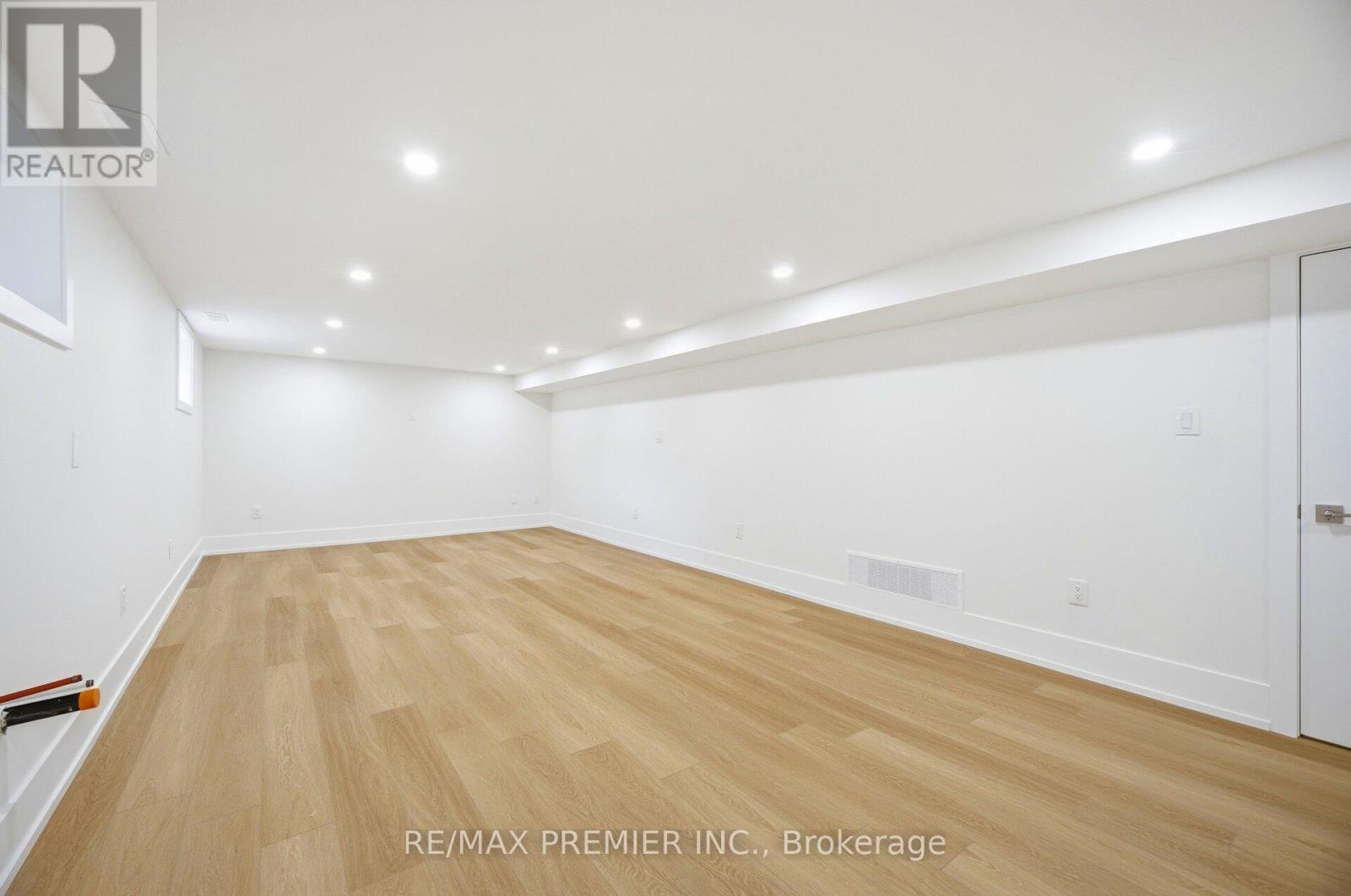 62 FLAMBOROUGH DRIVE - 33