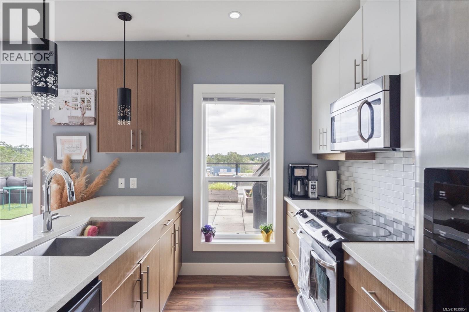 503 742 Travino Lane, Saanich