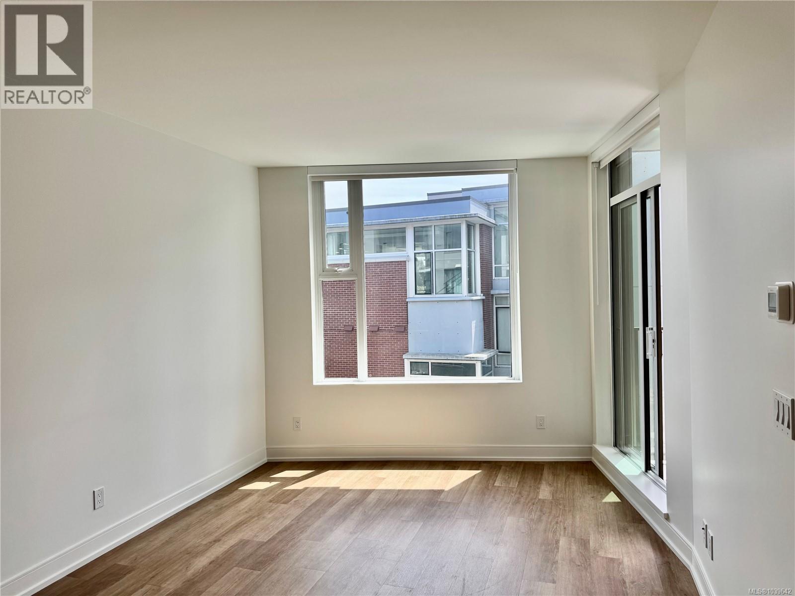 814 1628 Store Street, Victoria
