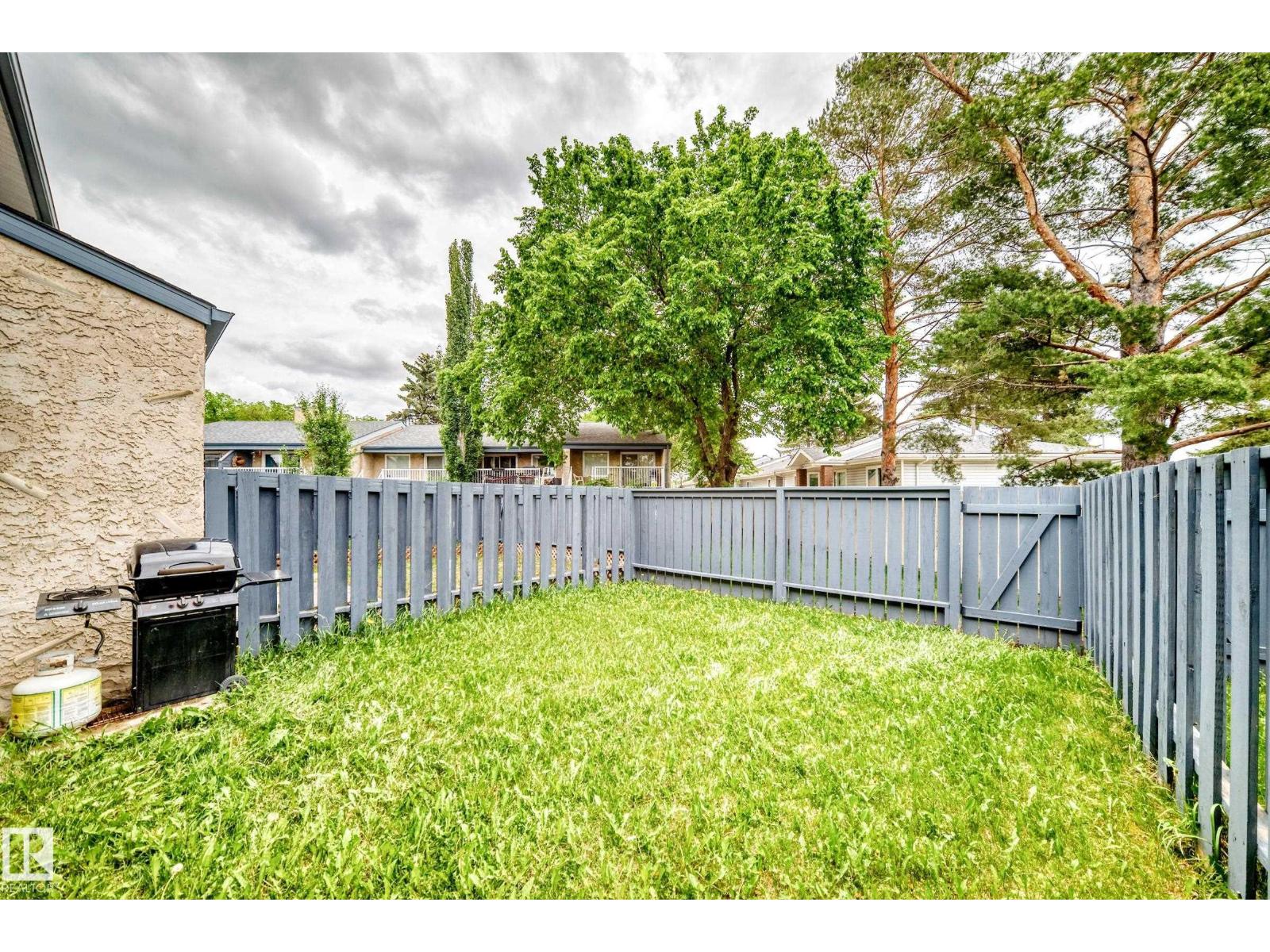 #15 6220 172 ST NW - 38