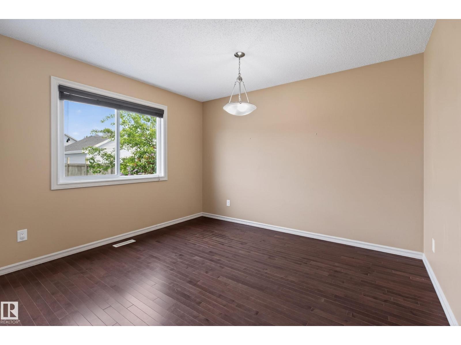 5636 18 AV SW - 18