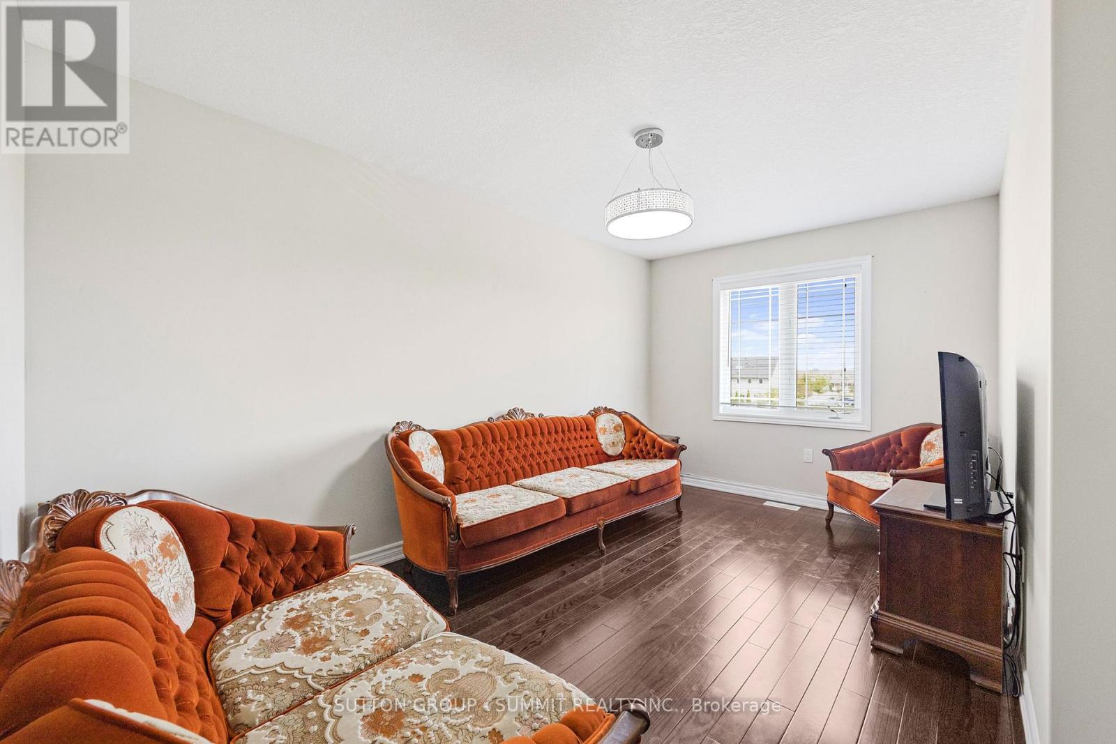 238 KING STREET S - 21