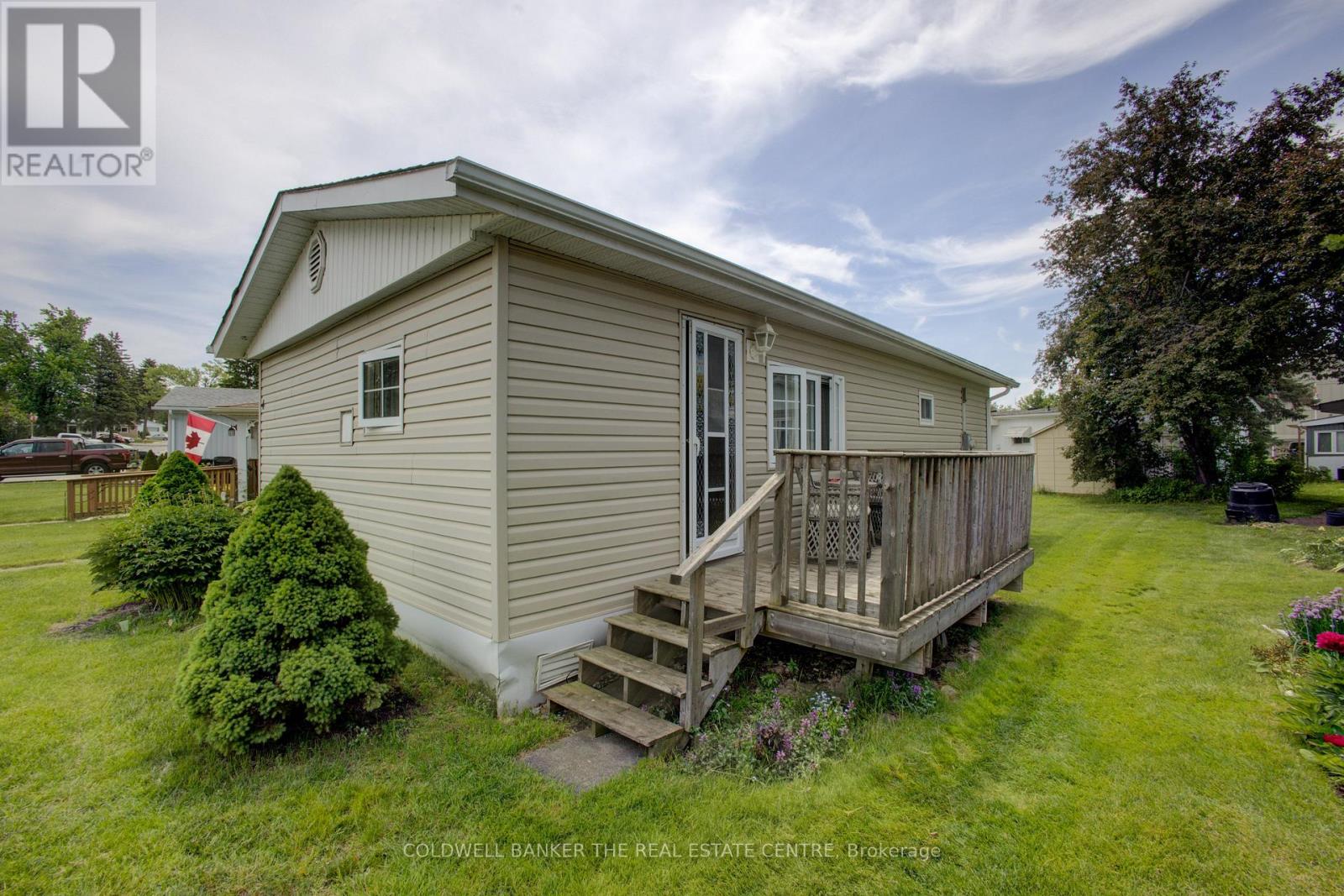 4 LOCUST HILL DRIVE - 18