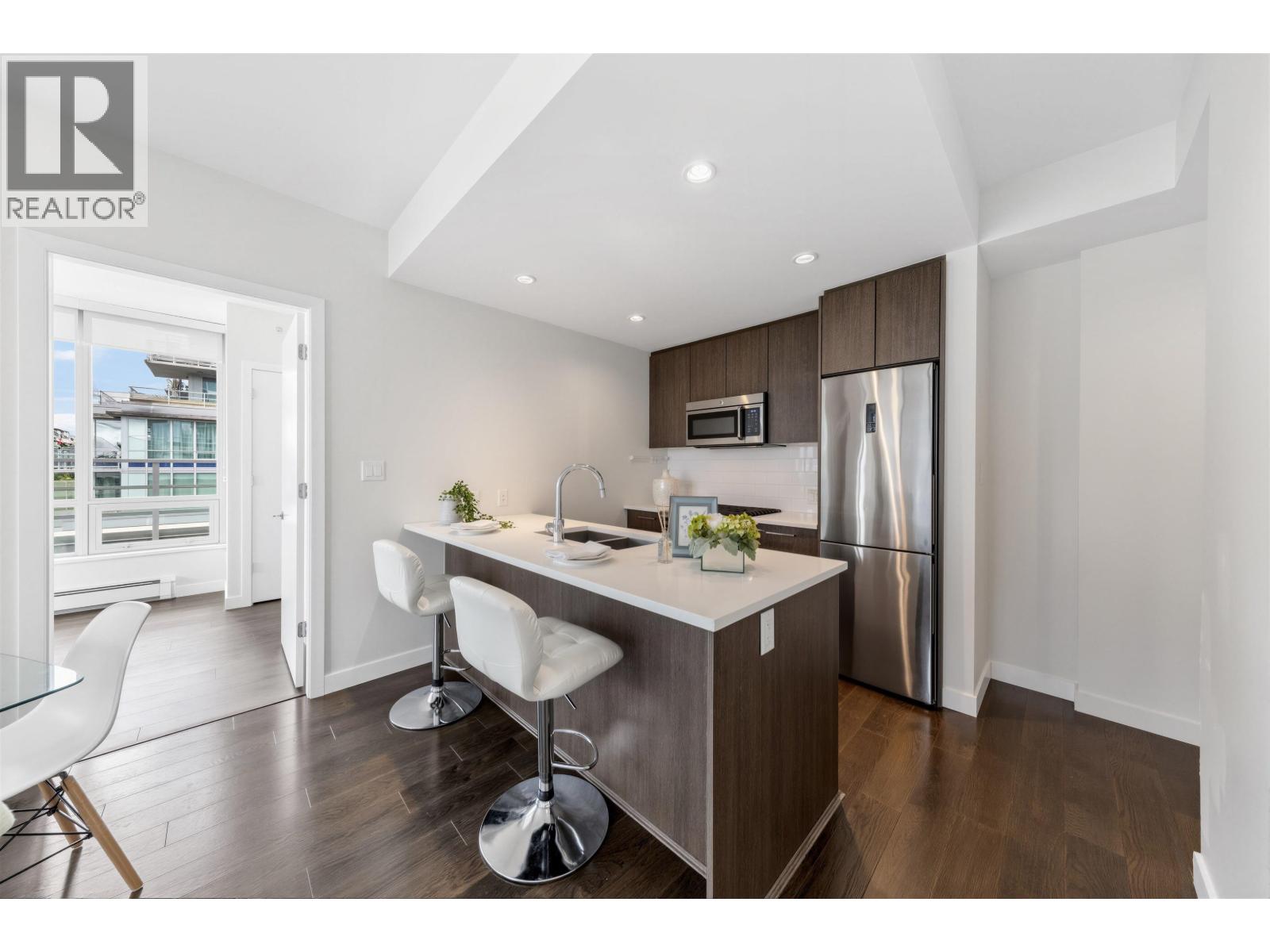 708 9060 UNIVERSITY CRESCENT — photo 3