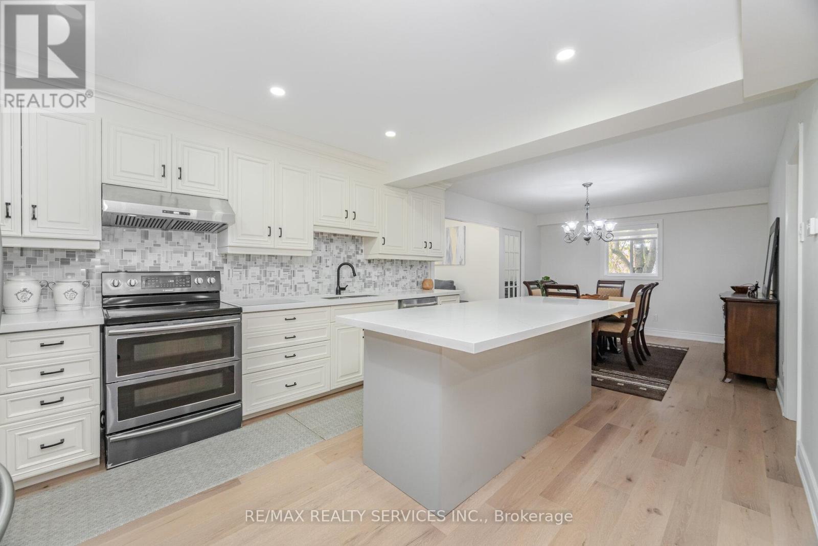 14 SNOWBERRY COURT - 12