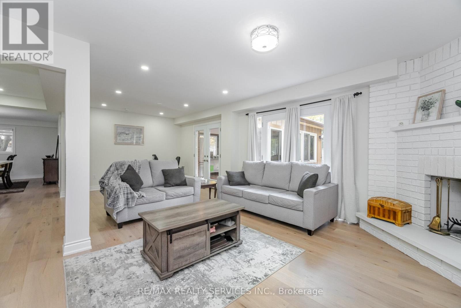 14 SNOWBERRY COURT - 16