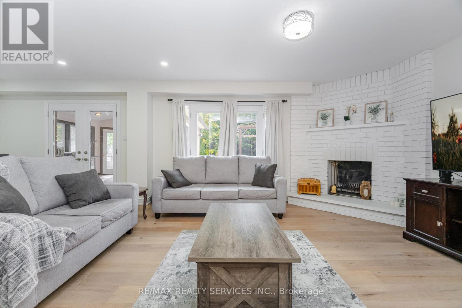 14 SNOWBERRY COURT - 17
