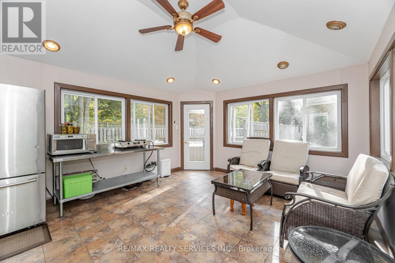 14 SNOWBERRY COURT - 20