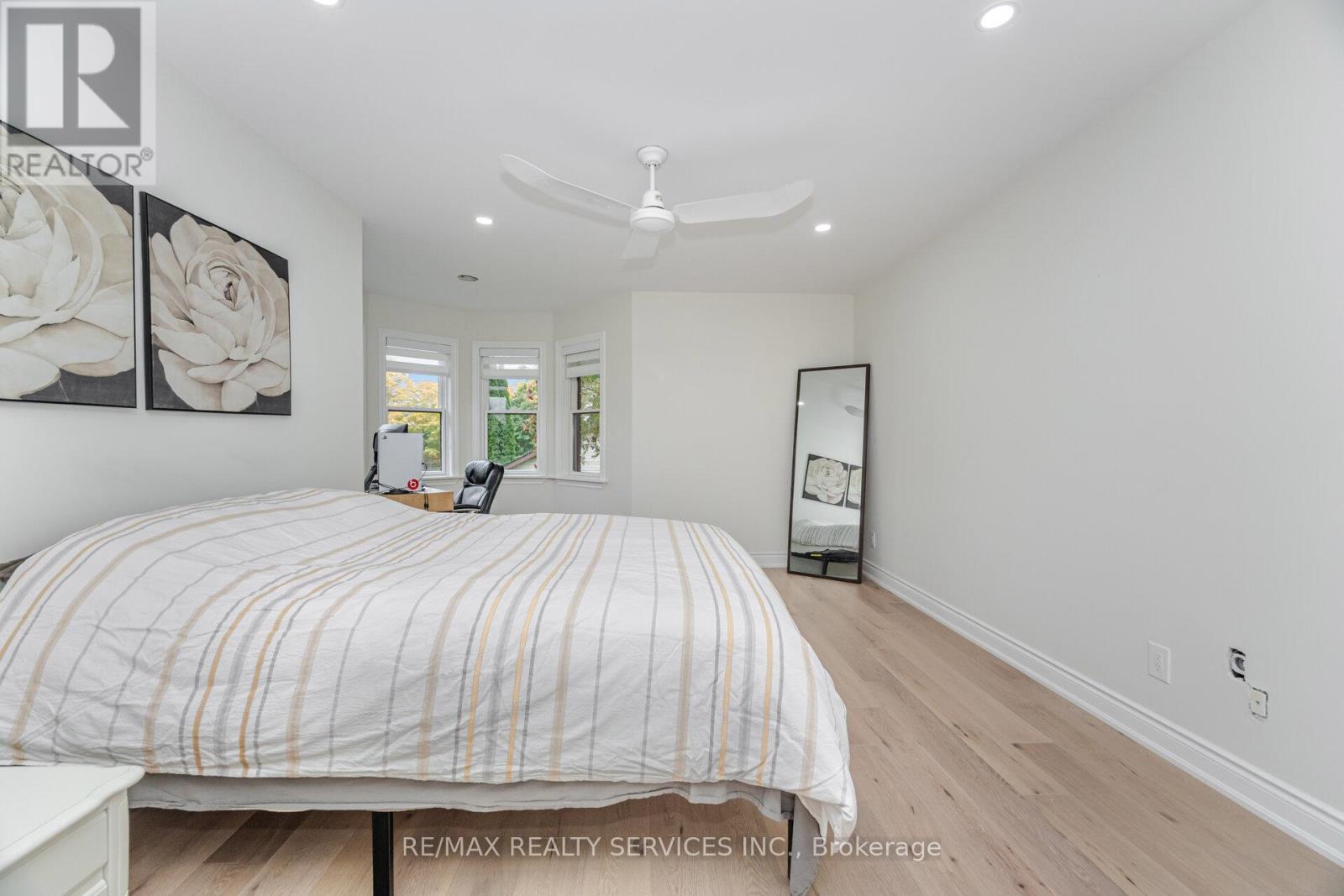 14 SNOWBERRY COURT - 31