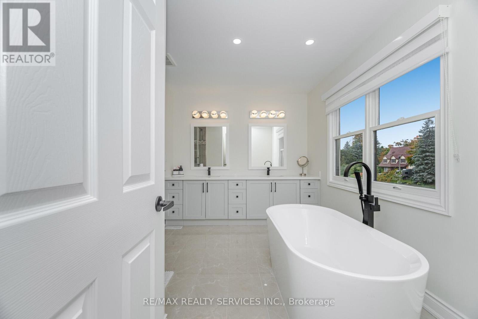 14 SNOWBERRY COURT - 32