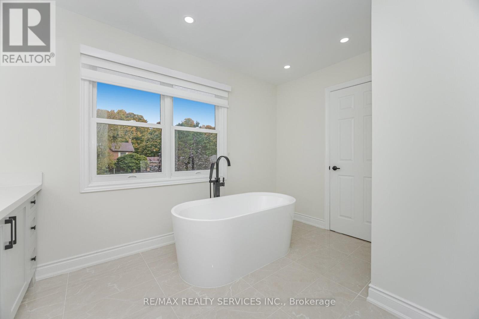 14 SNOWBERRY COURT - 34