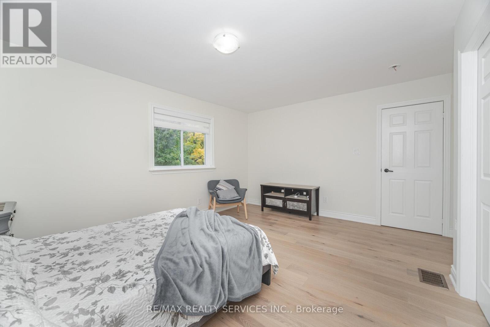 14 SNOWBERRY COURT - 37