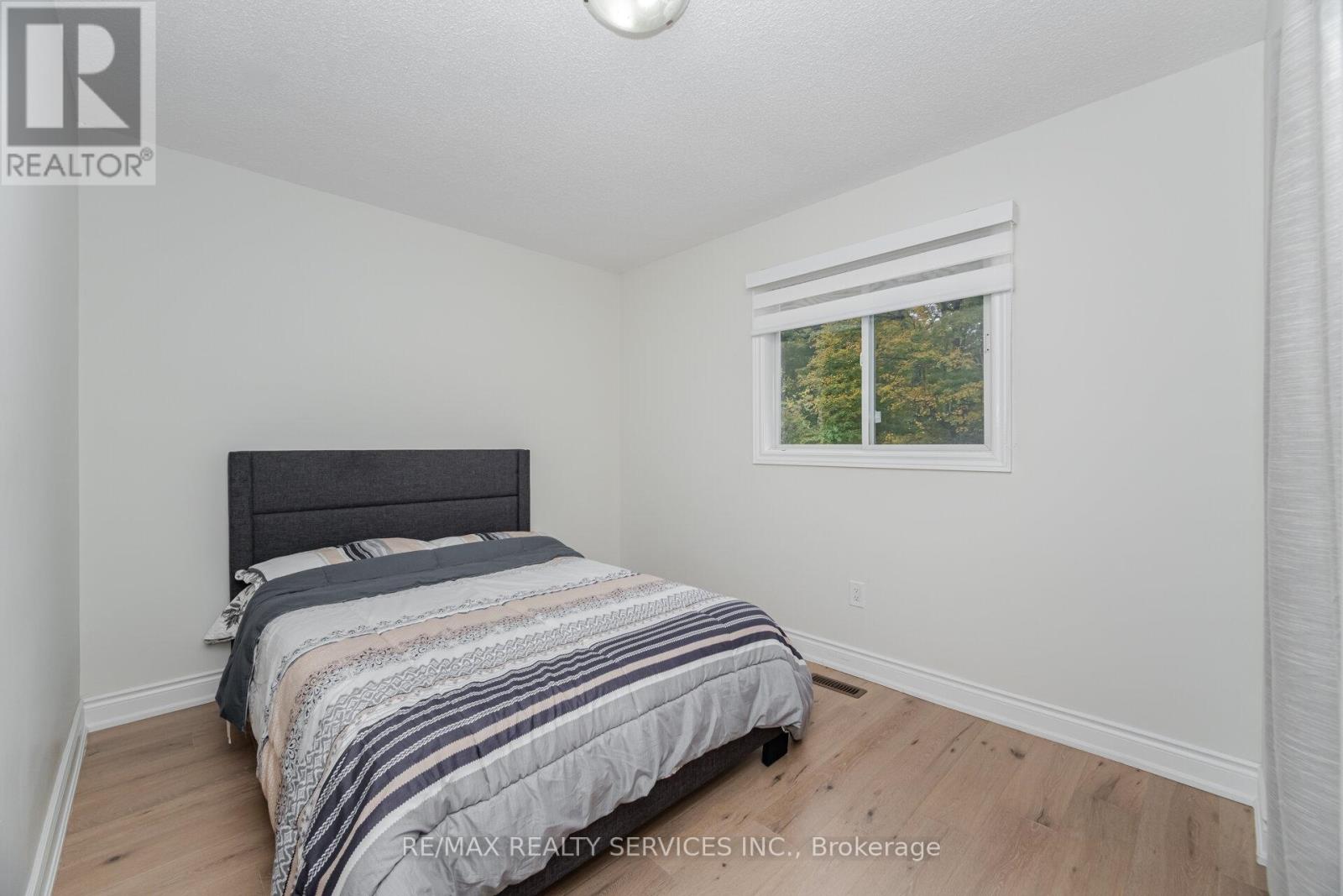 14 SNOWBERRY COURT - 40