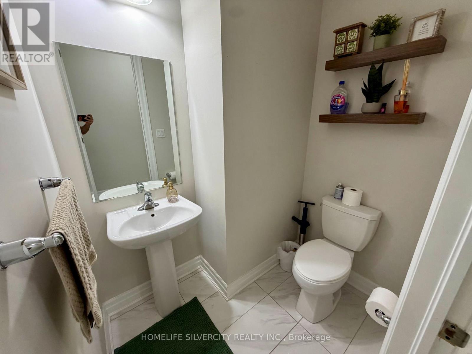 588 QUEEN MARY DRIVE - 18