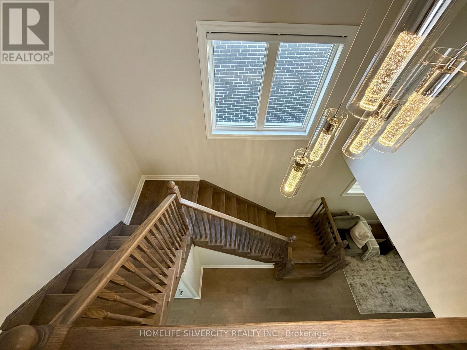 588 QUEEN MARY DRIVE - 20