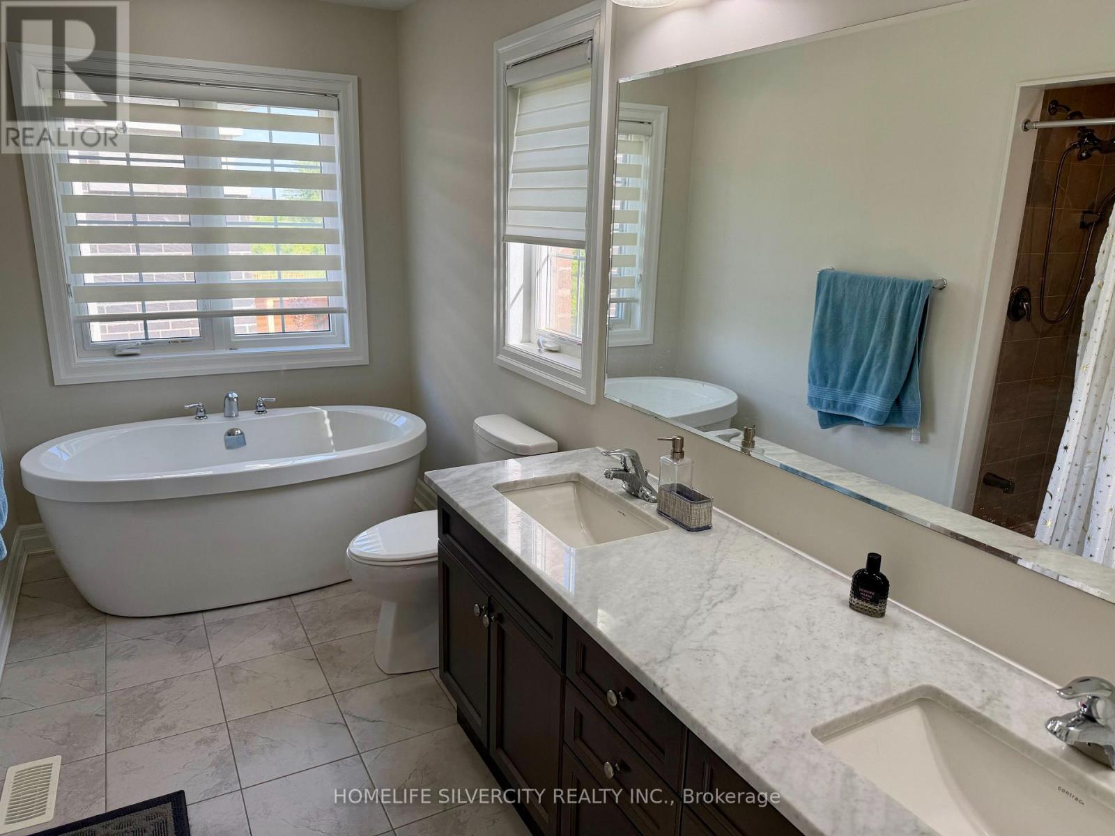 588 QUEEN MARY DRIVE - 26