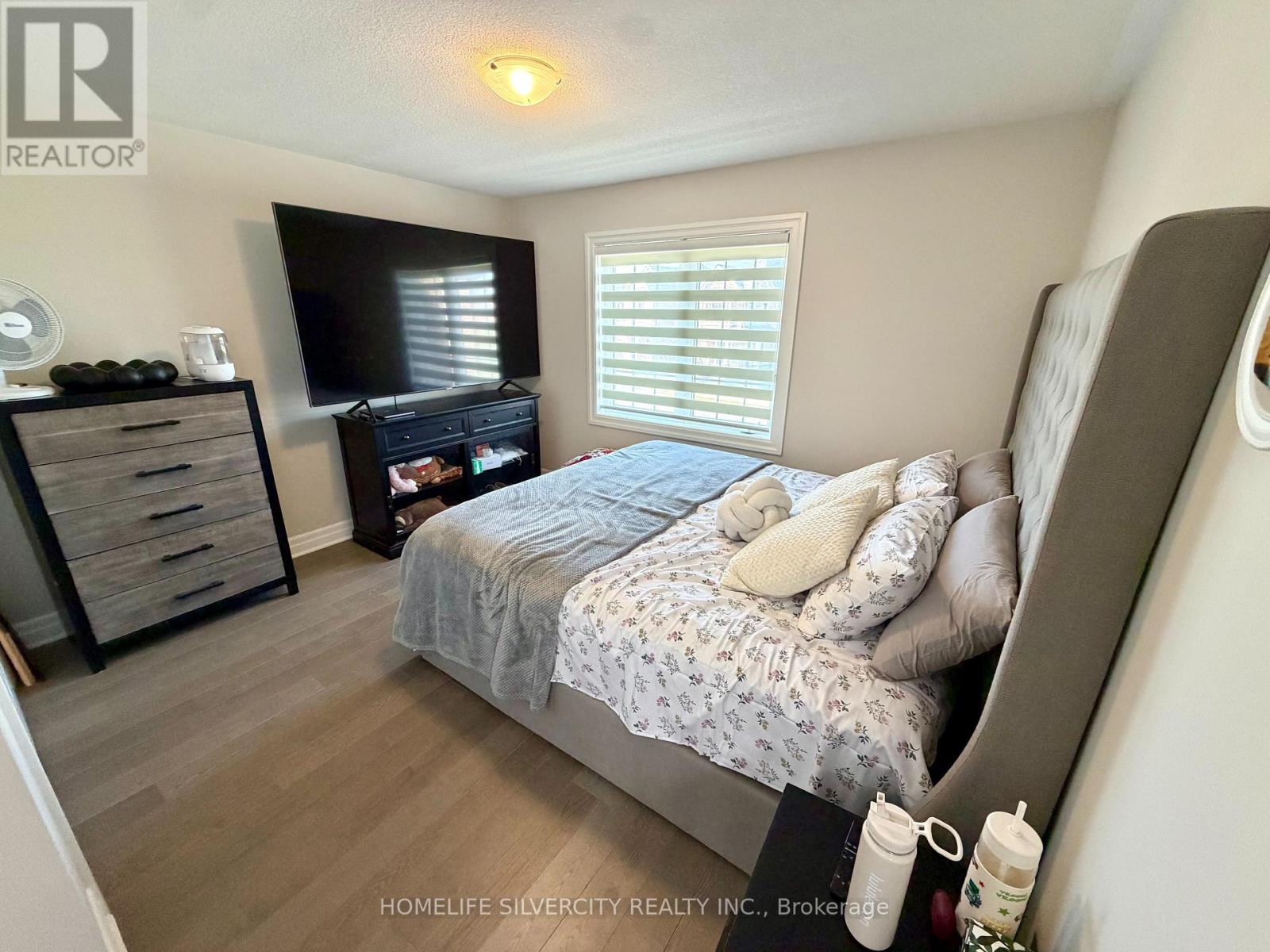 588 QUEEN MARY DRIVE - 31