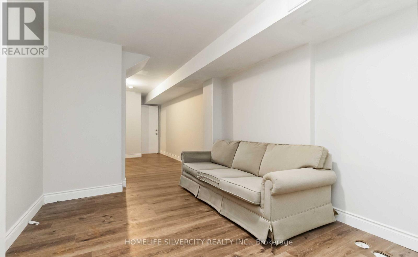 588 QUEEN MARY DRIVE - 42